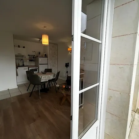 T2 Renove Avec Wifi Et Parking A 200m Des Thermes - Fr-1-541-169 La Roche-Posay