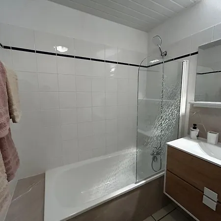 T2 Renove Avec Wifi Et Parking A 200m Des Thermes - Fr-1-541-169 شقة