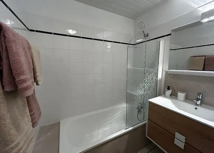 Luminosité Et Confort à 200m Des Thermes! Avec Wifi, Piscine Et Parking Privé. - Fr-1-541-169 Apartamento